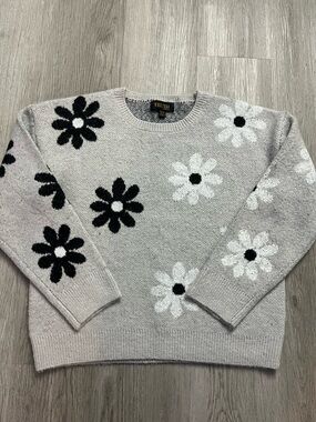 P107–TRUTH Gray Crewneck Sweater with Black & White Floral Motif